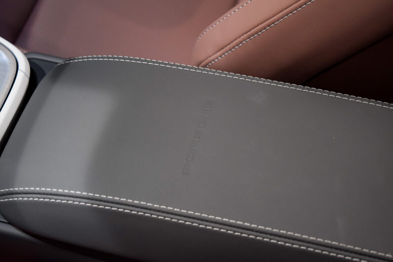 Porsche 911 Carrera Cabrio lleno