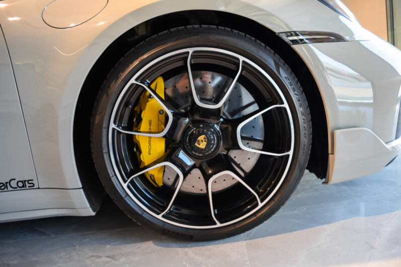 Porsche 911 Turbo S Cabrio lleno