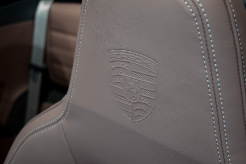 Porsche 911 Carrera Cabrio lleno