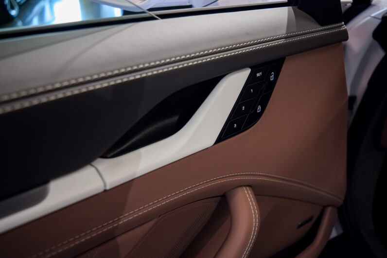 Porsche 911 Carrera Cabrio lleno