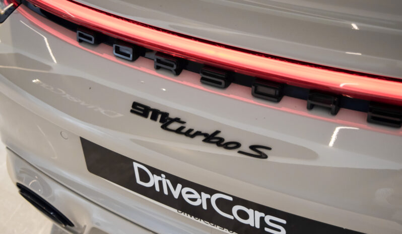 Porsche 911 Turbo S Cabrio lleno