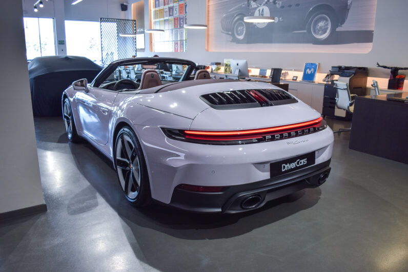 Porsche 911 Carrera Cabrio lleno