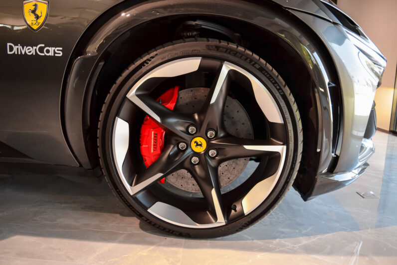 Ferrari Purosangue lleno