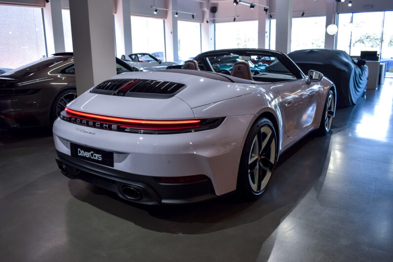 Porsche 911 Carrera Cabrio lleno