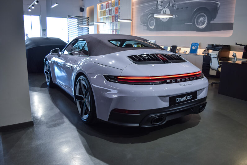 Porsche 911 Carrera Cabrio lleno