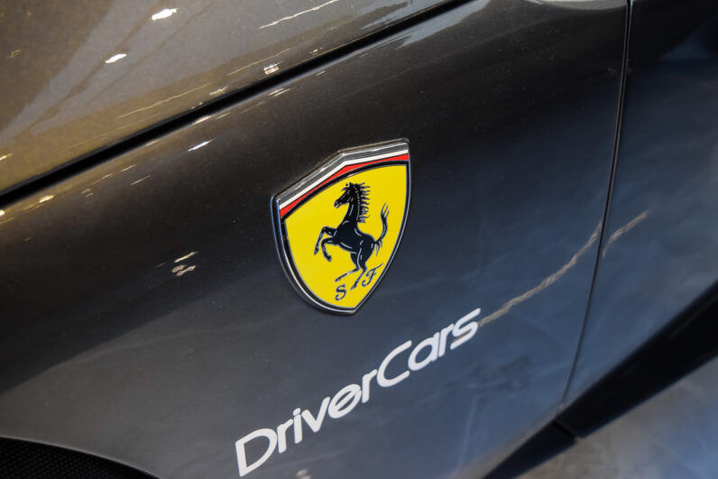 Ferrari Purosangue lleno
