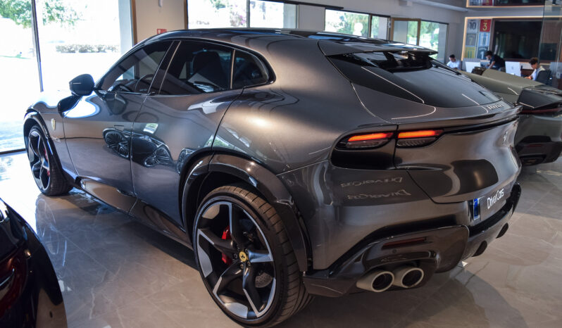 Ferrari Purosangue lleno