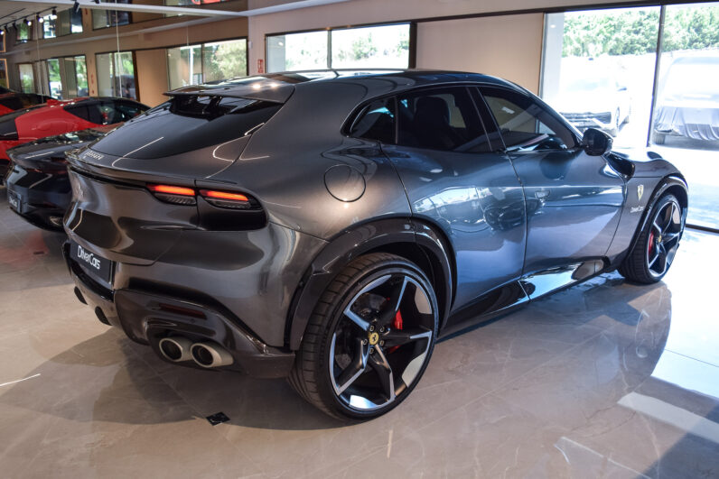 Ferrari Purosangue lleno