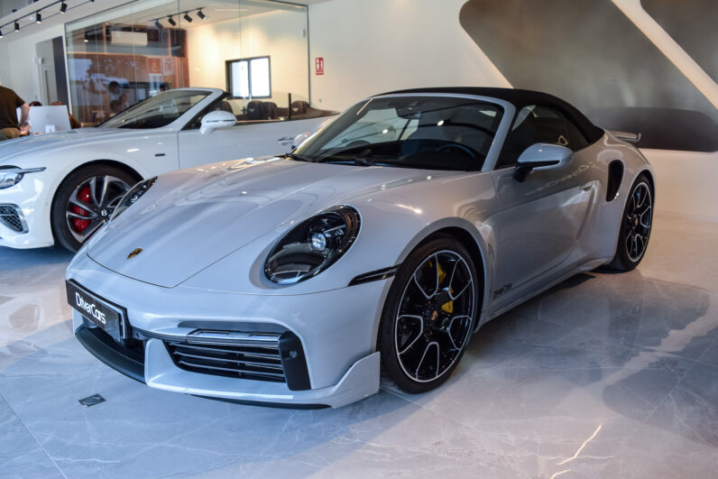 Porsche 911 Turbo S Cabrio lleno