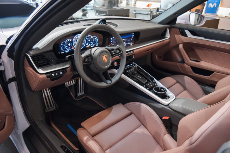 Porsche 911 Carrera Cabrio lleno