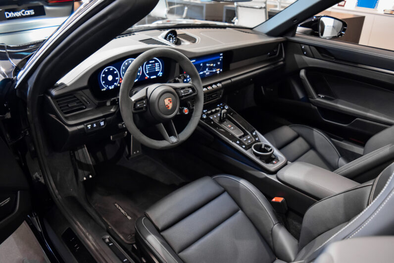 Porsche 911 Carrera GTS Cabrio lleno