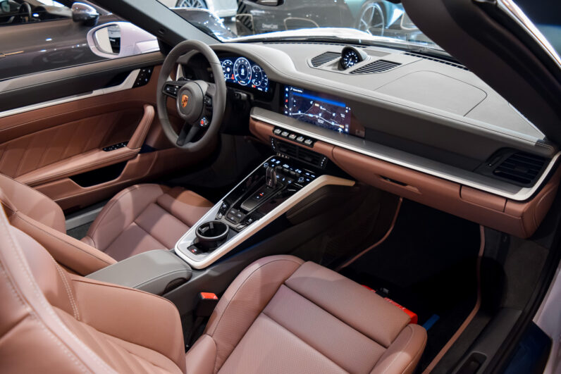 Porsche 911 Carrera Cabrio lleno