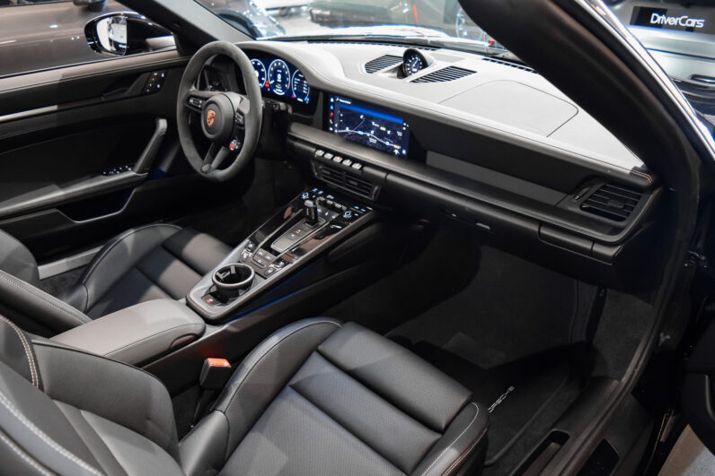 Porsche 911 Carrera GTS Cabrio lleno
