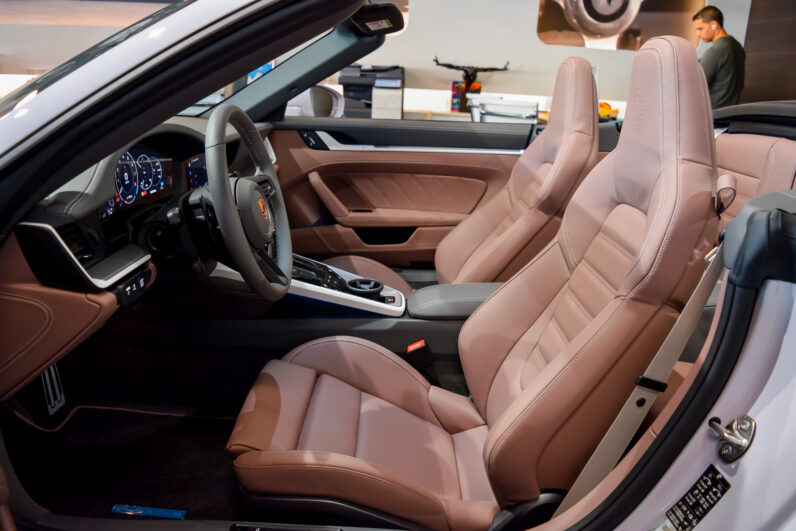 Porsche 911 Carrera Cabrio lleno