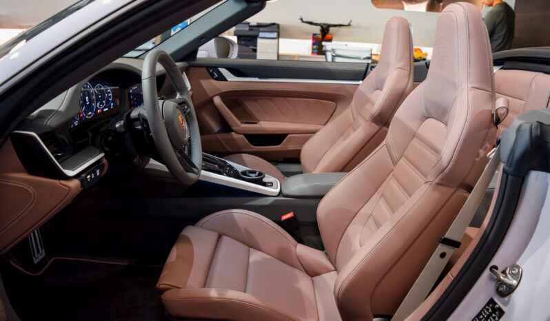 Porsche 911 Carrera Cabrio lleno