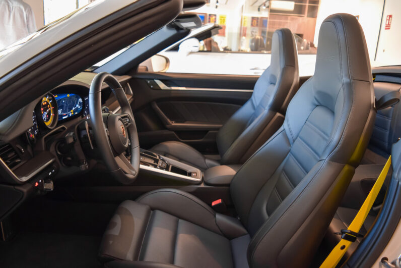 Porsche 911 Turbo S Cabrio lleno