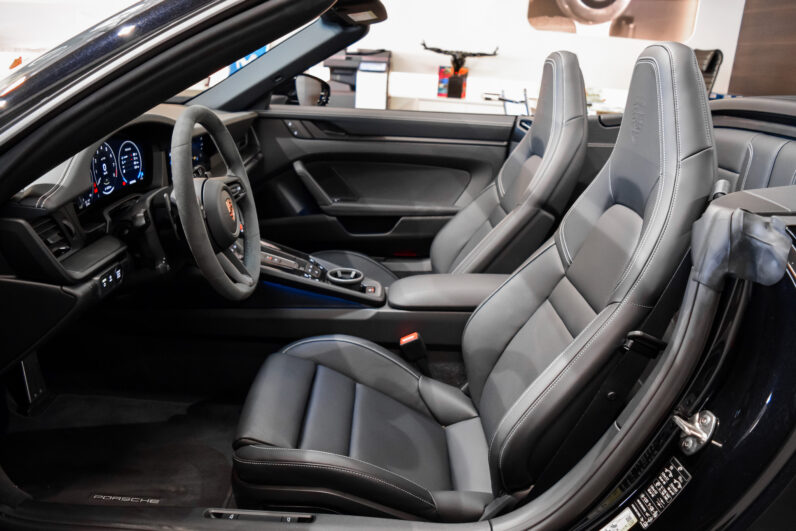 Porsche 911 Carrera GTS Cabrio lleno