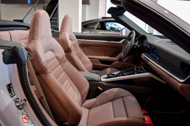 Porsche 911 Carrera Cabrio lleno