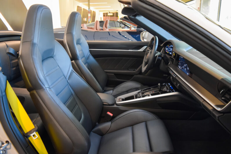 Porsche 911 Turbo S Cabrio lleno