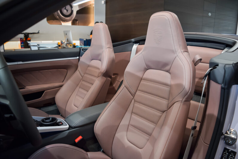 Porsche 911 Carrera Cabrio lleno