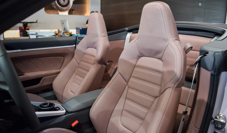 Porsche 911 Carrera Cabrio lleno