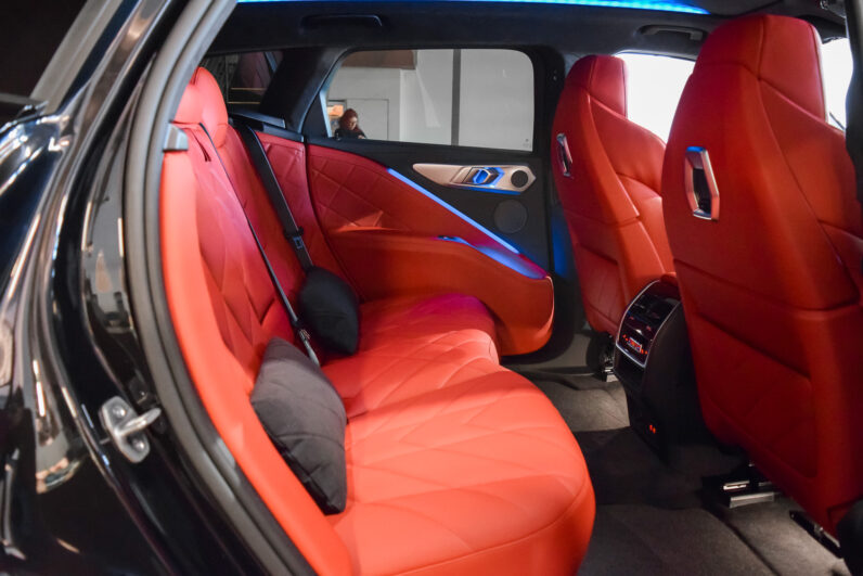 BMW XM 50e lleno