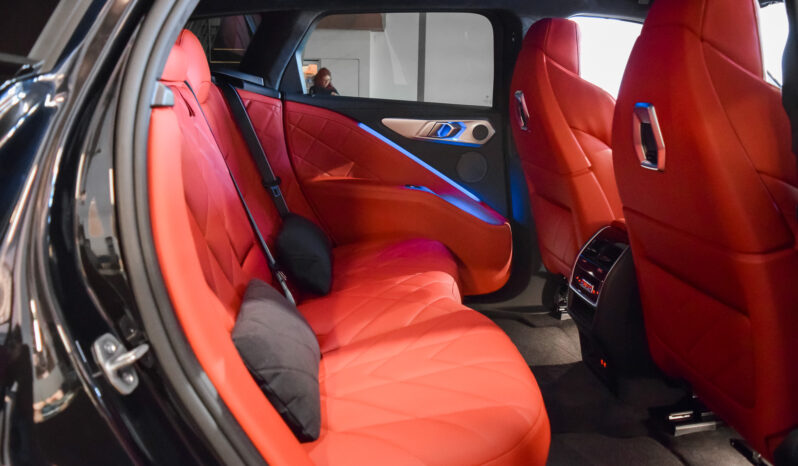 BMW XM 50e lleno