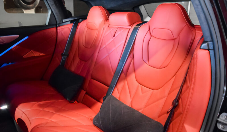 BMW XM 50e lleno