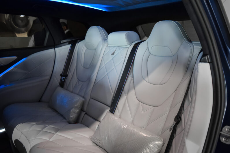 BMW XM Label Red lleno