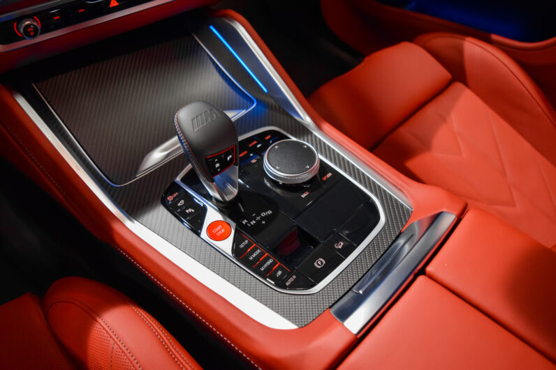 BMW XM 50e lleno
