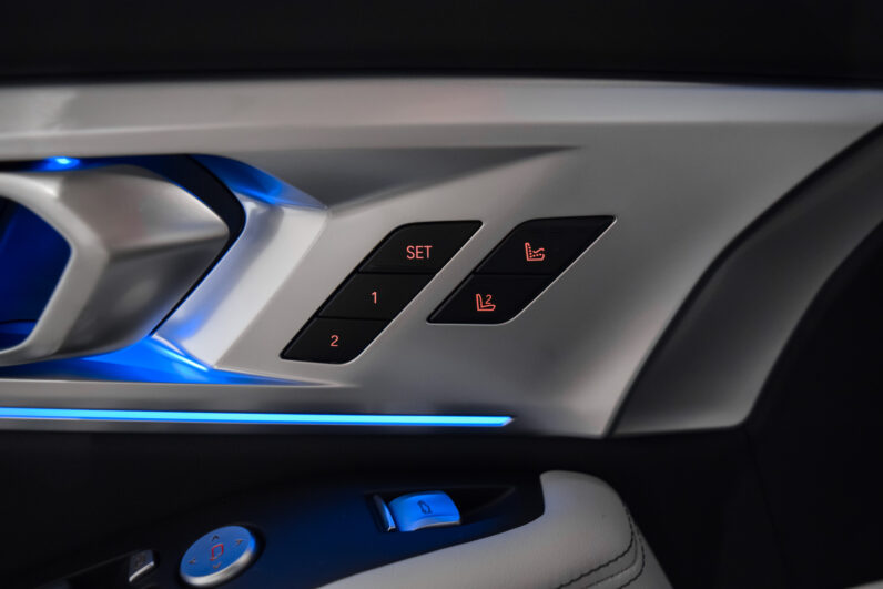 BMW XM Label Red lleno