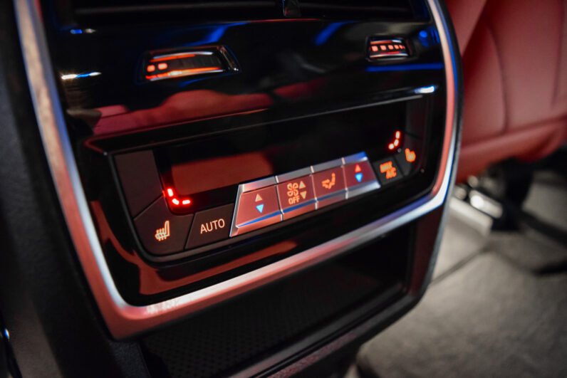 BMW XM 50e lleno
