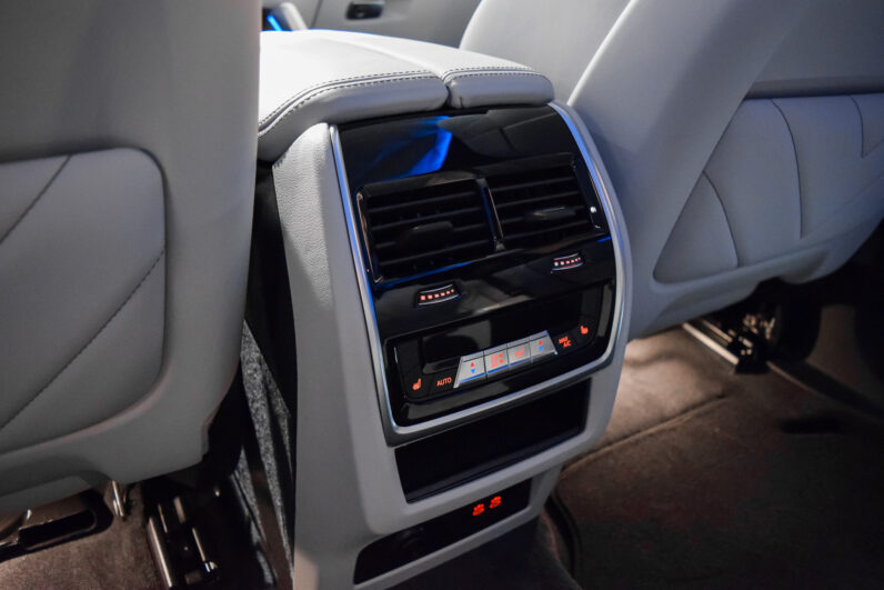 BMW XM Label Red lleno