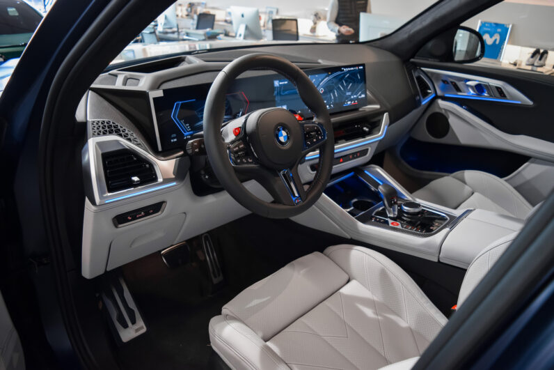 BMW XM Label Red lleno