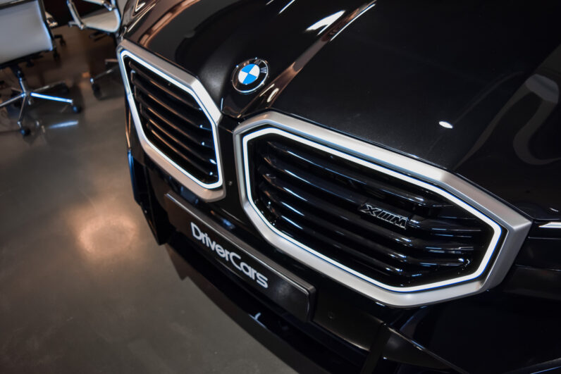 BMW XM 50e lleno