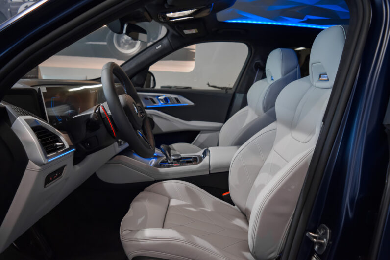 BMW XM Label Red lleno