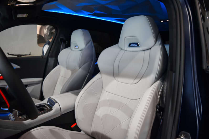 BMW XM Label Red lleno
