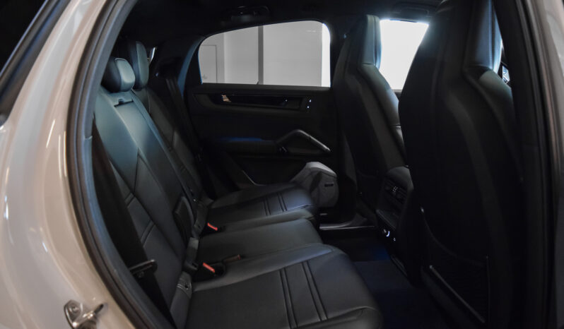 Porsche Cayenne Coupé E-Hybrid Black Edition lleno