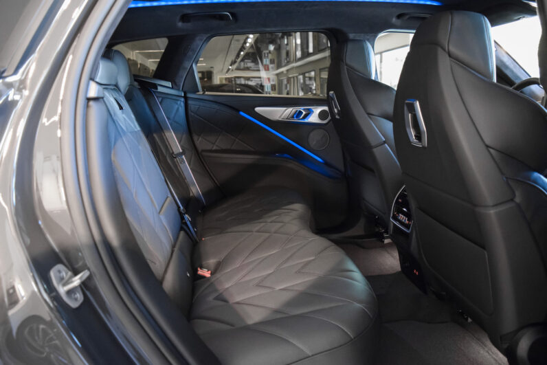 BMW XM 50e lleno