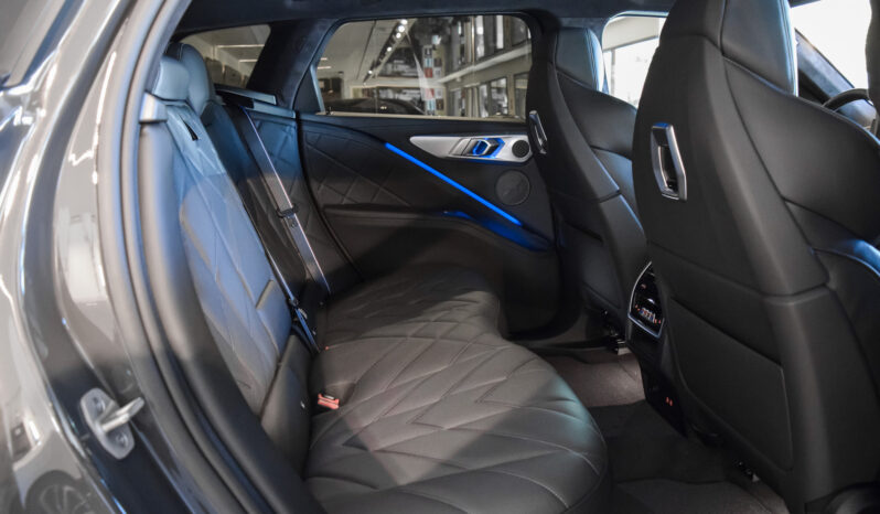 BMW XM 50e lleno