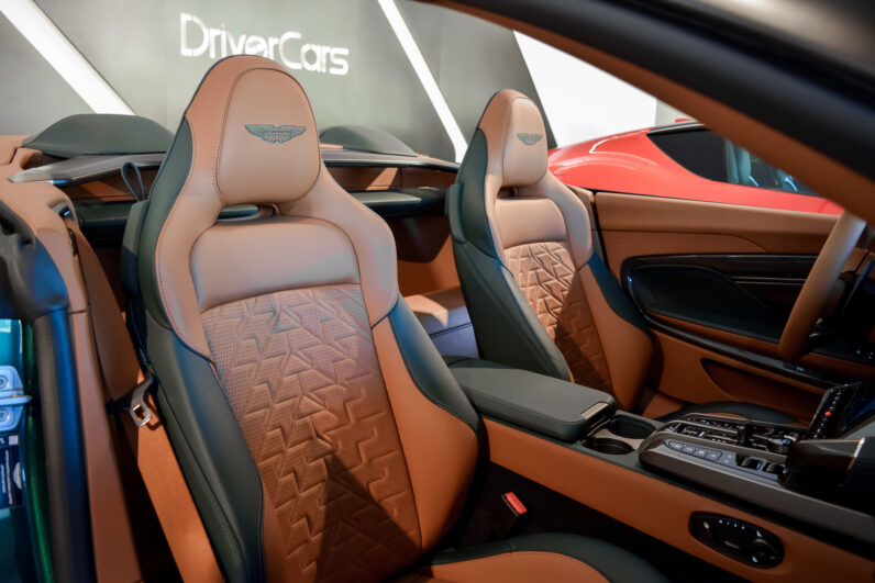 Aston Martin Vanquish Volante lleno