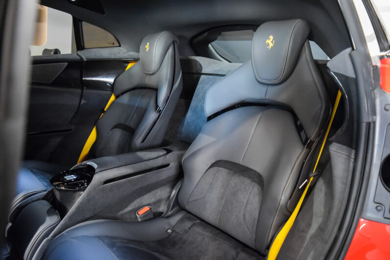 Ferrari Purosangue lleno