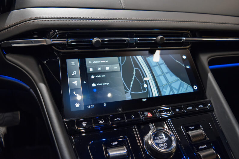 Aston Martin DB12 lleno