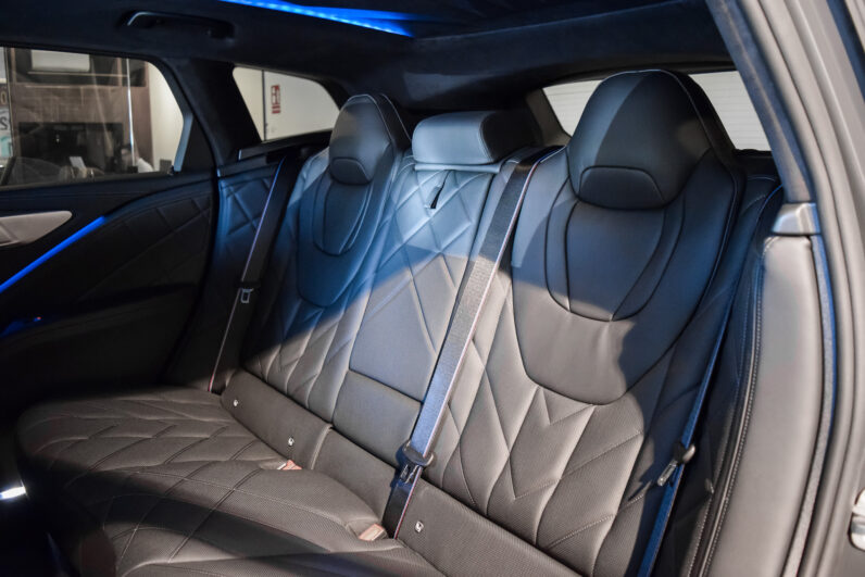BMW XM 50e lleno