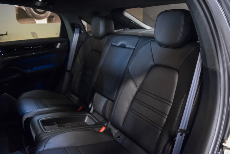 Porsche Cayenne Coupé Turbo E-Hybrid GT lleno