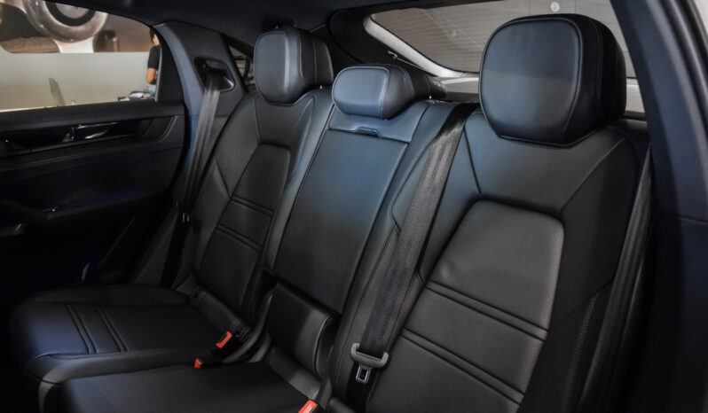 Porsche Cayenne Coupé E-Hybrid Black Edition lleno