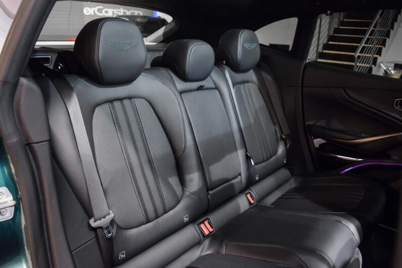Aston Martin DBX 707 lleno