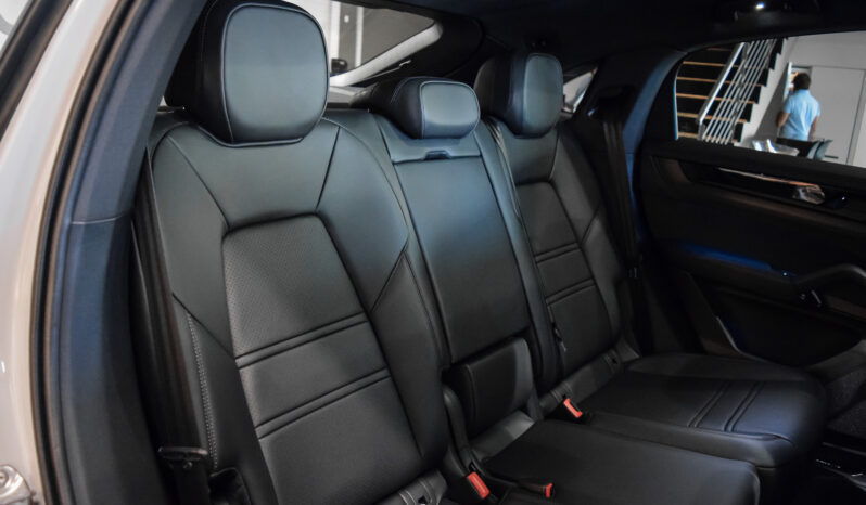 Porsche Cayenne Coupé E-Hybrid Black Edition lleno