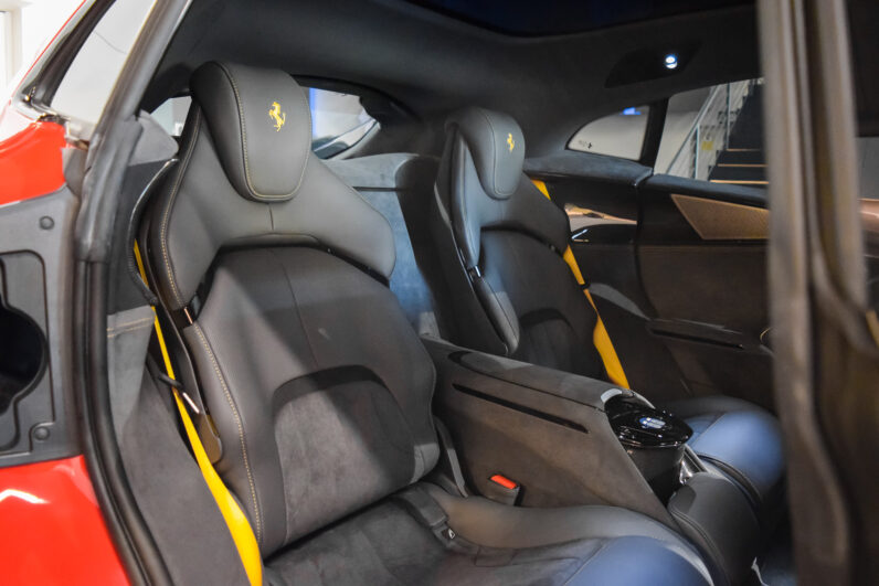 Ferrari Purosangue lleno
