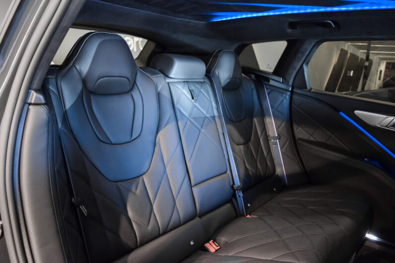 BMW XM 50e lleno